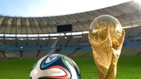 “唐斯爆发高效投射 弧顶三分助力缩小比分差距”