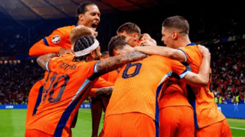 庫明加全力以赴的精彩瞬间：遗憾未能親掌球拍