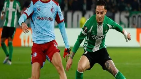 “29日赛事速览：库里复出让勇士赛季不败，鹈鹕连败；杜兰特布克表现不佳，森林狼遭遇败仗”